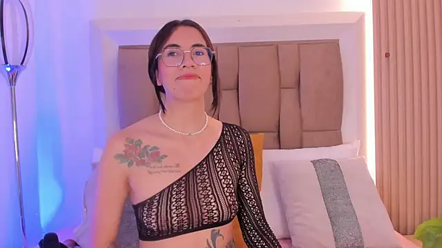 Clarisse28 online show from October 12, 7:02 pm