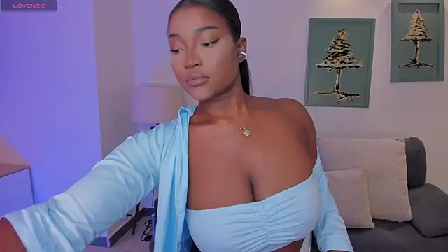 SavannahStorm online show from May 7, 8:25 pm