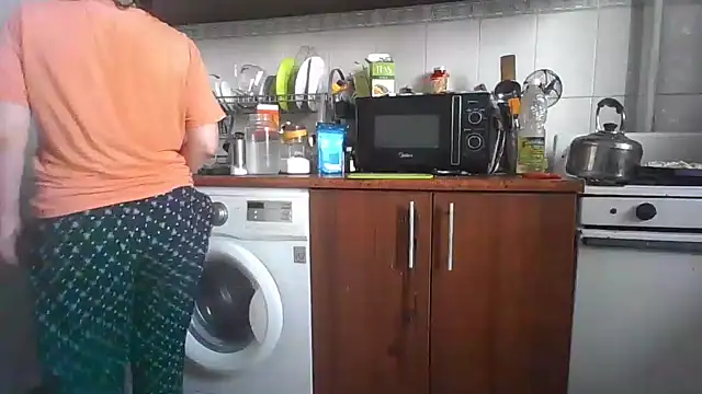 MikaKors online show from March 2, 9:10 am