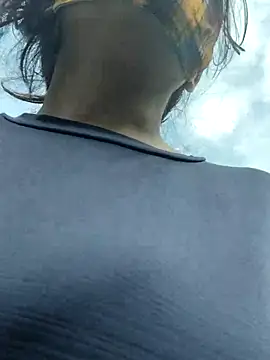 Snapshot of illay_love chatting on October 6, 3:37 am illay love online show from October 6, 3:37 am