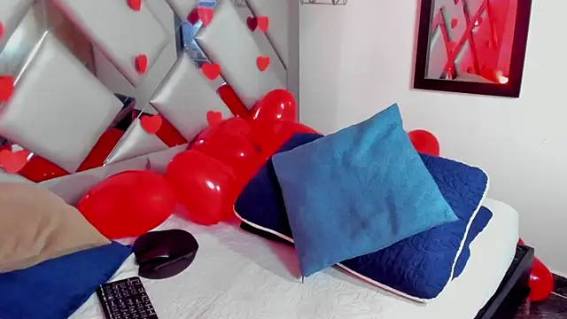 Nahomi-Hill online show from February 13, 9:17 pm