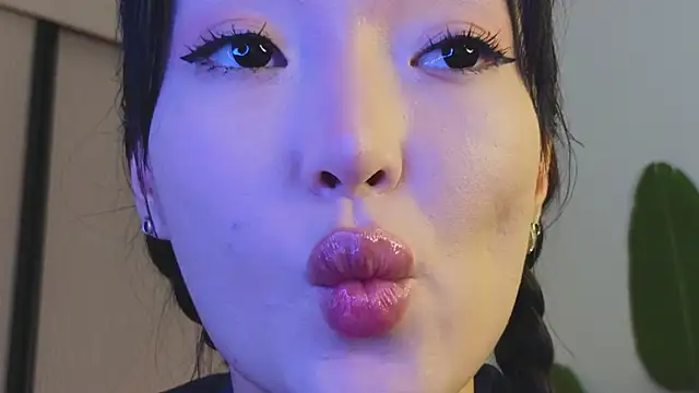 AudreyMell online show from December 3, 5:55 pm