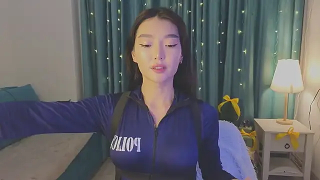 AudreyMell online show from December 22, 3:00 pm