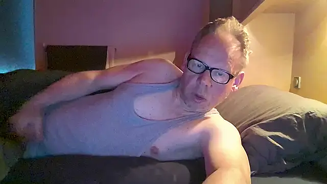 kinkyslet8 online show from May 3, 6:30 am