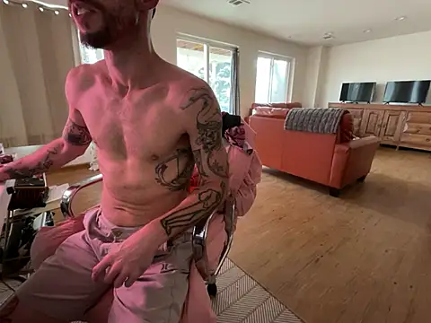 Snapshot of RuffClvb chatting on December 28, 5:46 pm RuffClvb online show from December 28, 5:46 pm