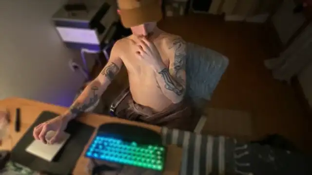 Snapshot of RuffClvb chatting on February 23, 12:05 pm RuffClvb online show from February 23, 12:05 pm