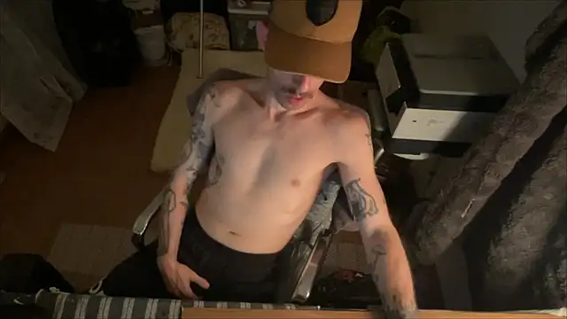 Snapshot of RuffClvb chatting on March 5, 10:11 am RuffClvb online show from March 5, 10:11 am