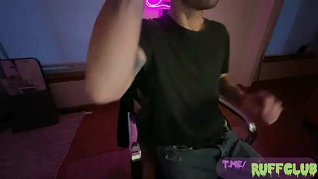 Snapshot of RuffClvb chatting on November 26, 12:00 am RuffClvb online show from November 26, 12:00 am