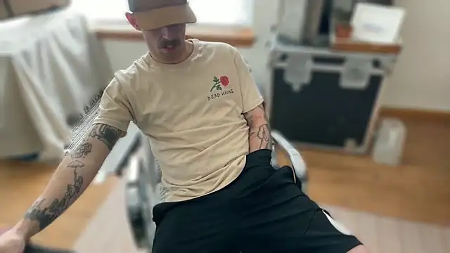 Snapshot of RuffClvb chatting on March 20, 8:14 pm RuffClvb online show from March 20, 8:14 pm