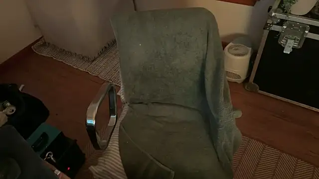 Snapshot of RuffClvb chatting on March 23, 11:36 am RuffClvb online show from March 23, 11:36 am