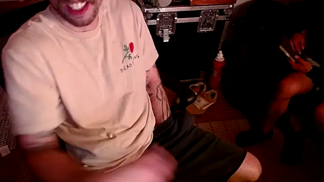 Snapshot of RuffClvb chatting on April 5, 7:27 am RuffClvb online show from April 5, 7:27 am