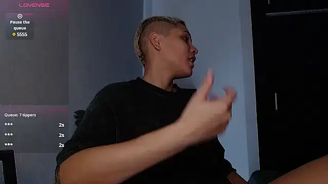 Charlee pink online show from December 1, 4:29 pm