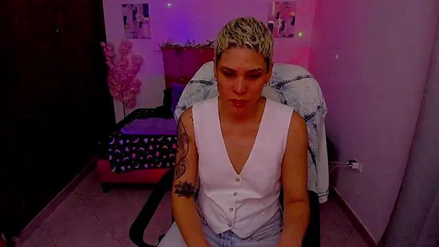 Charlee pink online show from October 7, 1:14 am