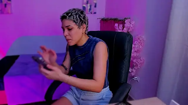 Charlee pink online show from November 25, 8:09 pm