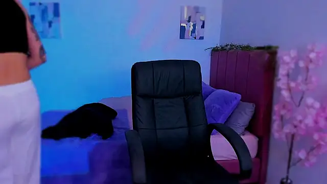 Charlee pink online show from December 5, 1:47 am