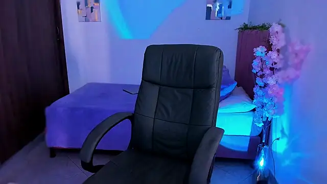 Charlee pink online show from December 18, 5:52 pm