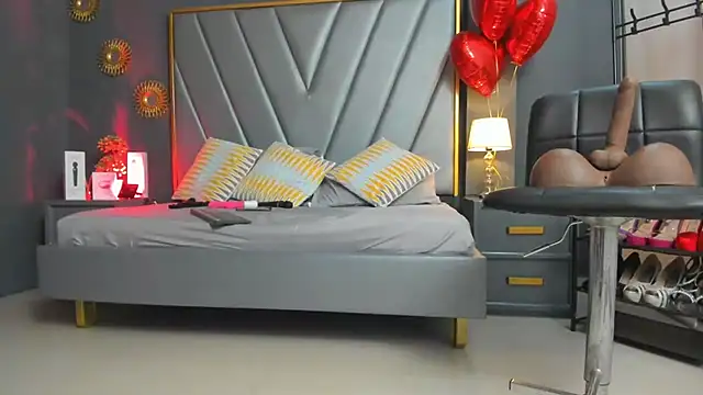 Laurenwells  online show from February 15, 11:03 pm