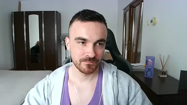 Snapshot of mu5clemania2 chatting on April 17, 11:24 am mu5clemania2 online show from April 17, 11:24 am