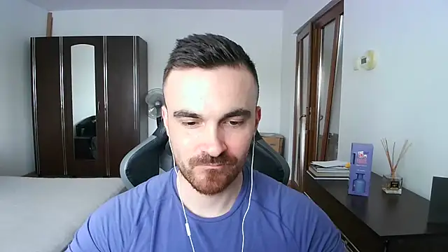 Snapshot of mu5clemania2 chatting on April 19, 1:32 pm mu5clemania2 online show from April 19, 1:32 pm
