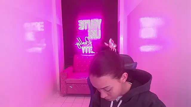 ailen t online show from December 4, 10:30 pm