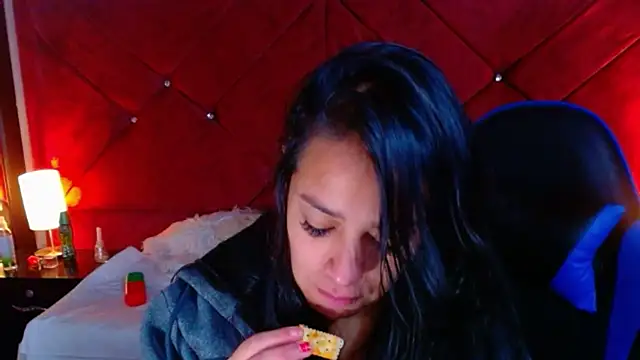 Snapshot of Julietacollins06 chatting on February 20, 12:38 pm Julietacollins06 online show from February 20, 12:38 pm