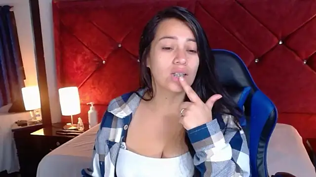 Snapshot of Julietacollins06 chatting on March 4, 1:06 pm Julietacollins06 online show from March 4, 1:06 pm