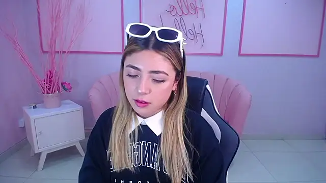 channel blonde a online show from December 9, 4:58 pm