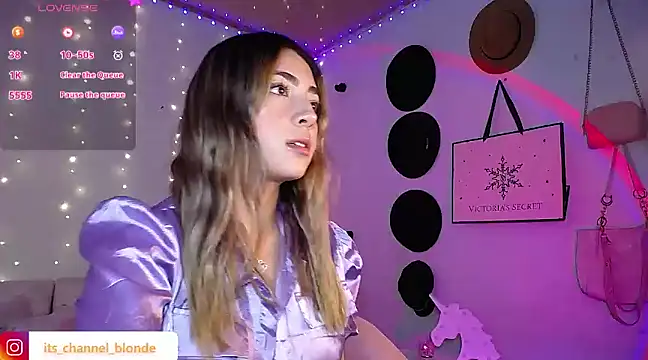 channel blonde a online show from March 4, 8:05 pm
