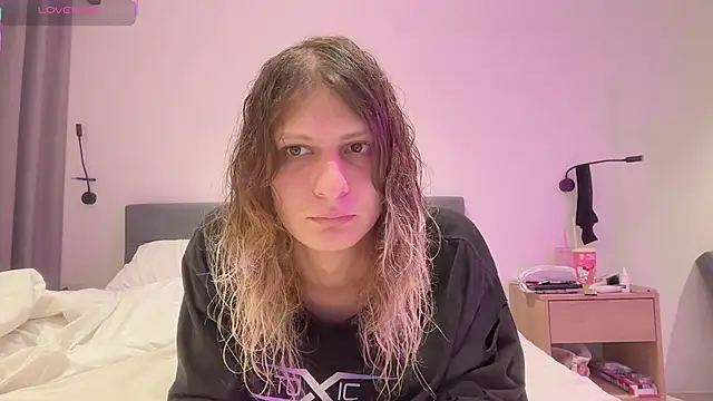 Alice Pinkhead online show from November 21, 8:35 am