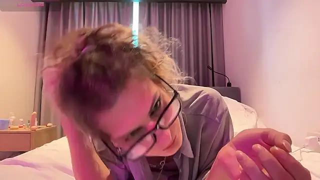 Alice Pinkhead online show from March 10, 7:13 am