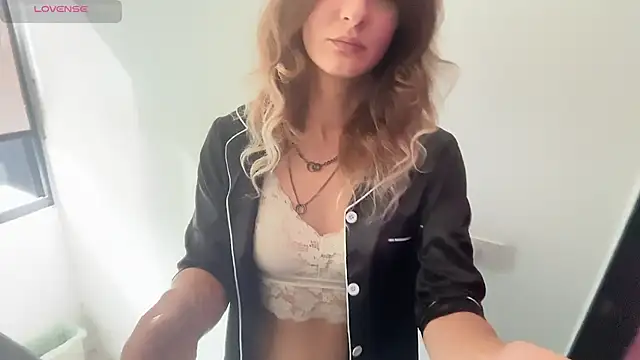 Alice Pinkhead online show from April 3, 8:45 am