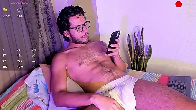Snapshot of Nicholasrodrii chatting on December 8, 11:29 pm Nicholasrodrii online show from December 8, 11:29 pm