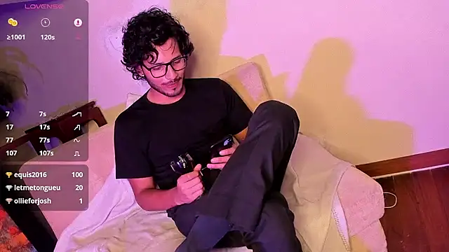 Snapshot of Nicholasrodrii chatting on December 19, 1:07 am Nicholasrodrii online show from December 19, 1:07 am