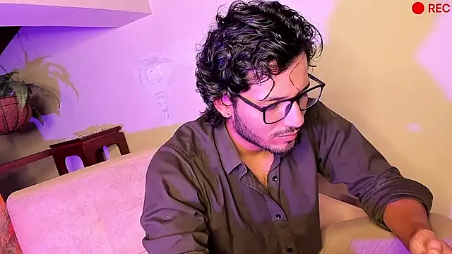 Snapshot of Nicholasrodrii chatting on December 22, 10:25 pm Nicholasrodrii online show from December 22, 10:25 pm