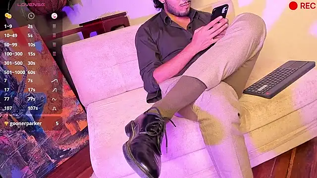 Snapshot of Nicholasrodrii chatting on December 23, 1:29 am Nicholasrodrii online show from December 23, 1:29 am