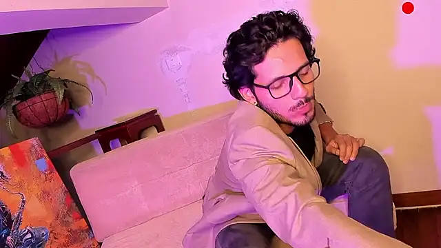 Snapshot of Nicholasrodrii chatting on December 29, 10:36 pm Nicholasrodrii online show from December 29, 10:36 pm