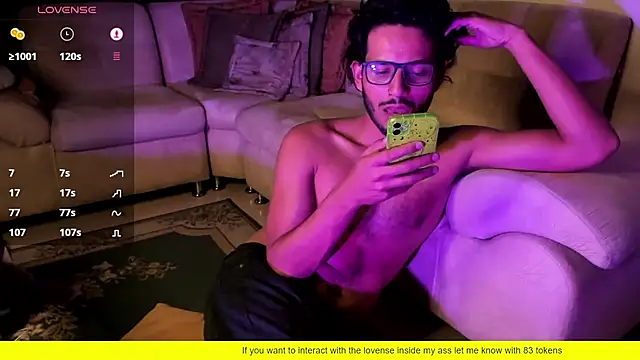 Snapshot of Nicholasrodrii chatting on February 7, 5:52 am Nicholasrodrii online show from February 7, 5:52 am