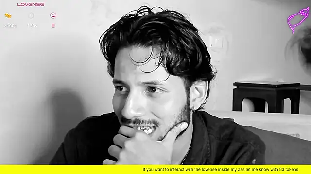 Snapshot of Nicholasrodrii chatting on February 14, 11:20 pm Nicholasrodrii online show from February 14, 11:20 pm