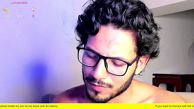 Snapshot of Nicholasrodrii chatting on February 17, 1:36 am Nicholasrodrii online show from February 17, 1:36 am