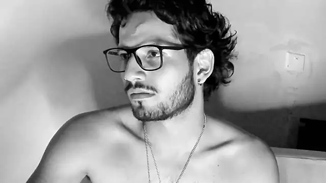 Snapshot of Nicholasrodrii chatting on February 24, 1:35 am Nicholasrodrii online show from February 24, 1:35 am