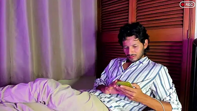 Nicholasrodrii online show from September 24, 12:36 am