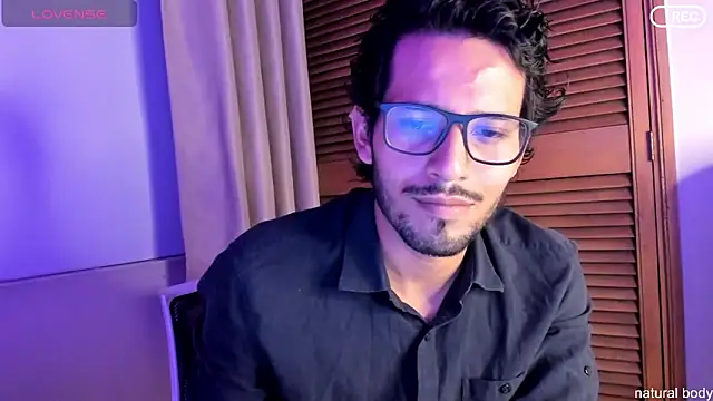 Nicholasrodrii online show from October 10, 11:37 pm