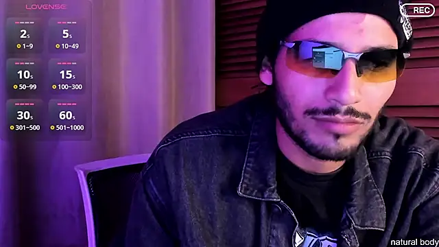 Nicholasrodrii online show from October 25, 11:21 pm