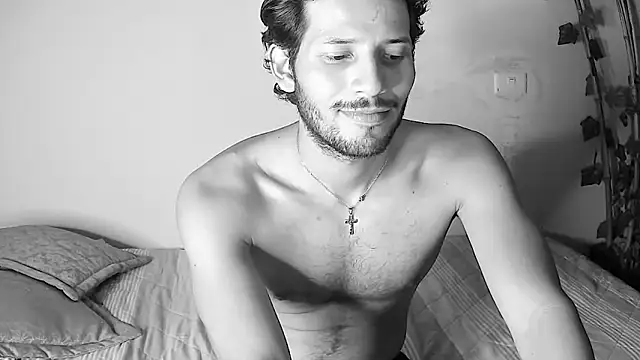 Nicholasrodrii online show from June 12, 11:35 pm