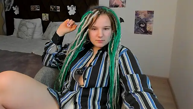 GloriaHylivi online show from December 7, 6:37 pm