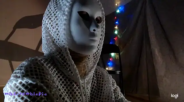 madcrumblepie online show from December 31, 10:56 pm