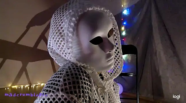madcrumblepie online show from January 5, 7:39 pm