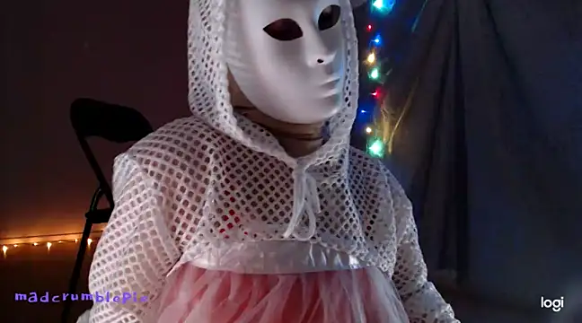 madcrumblepie online show from January 11, 11:02 pm