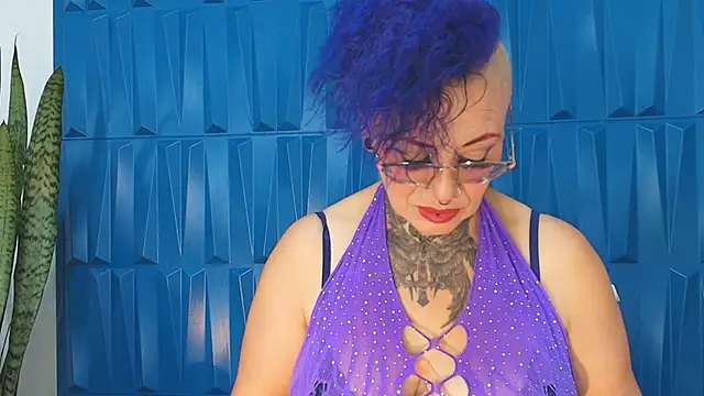 Snapshot of SandyyRose chatting on February 6, 8:23 pm SandyyRose online show from February 6, 8:23 pm