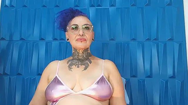 Snapshot of SandyyRose chatting on February 12, 7:56 pm SandyyRose online show from February 12, 7:56 pm